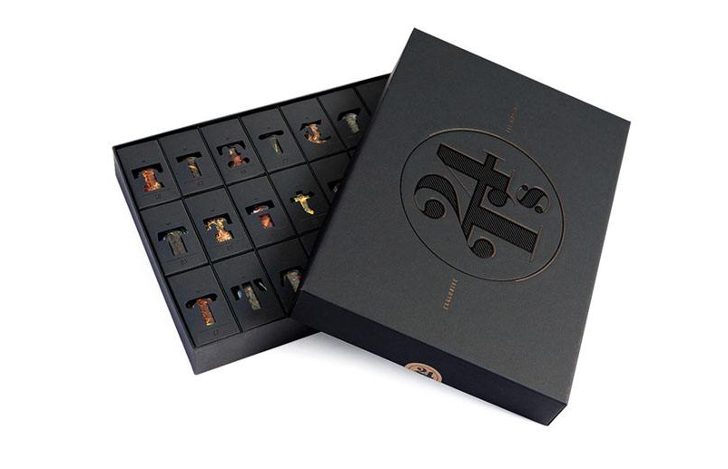 精品包裝盒的包裝設(shè)計(jì)要多少錢(qián)？ 設(shè)計(jì)這種包裝盒的費(fèi)用會(huì)相差很大。例如，如果它是一個(gè)簡(jiǎn)單的設(shè)計(jì)，則僅修改現(xiàn)有模板，價(jià)格通常會(huì)便宜一些，從幾百到幾千不等，但是如果您需要將所有原始設(shè)計(jì)整體上制作，那么 設(shè)計(jì)周期比較長(zhǎng)，設(shè)計(jì)人員的能力也比較高。這樣的設(shè)計(jì)的價(jià)格肯定是更昂貴的，甚至是一些精美的包裝盒設(shè)計(jì)的成本可以達(dá)到數(shù)萬(wàn)元。下面讓我們?yōu)榇蠹医榻B包裝盒設(shè)計(jì)制作的價(jià)格。